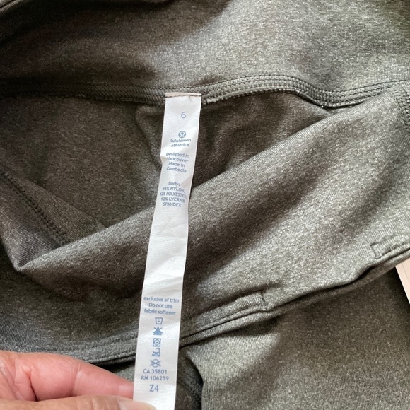 New Lululemon Gather and Crow Crop Heathered Willow Size 6 - Picture 13 of 15